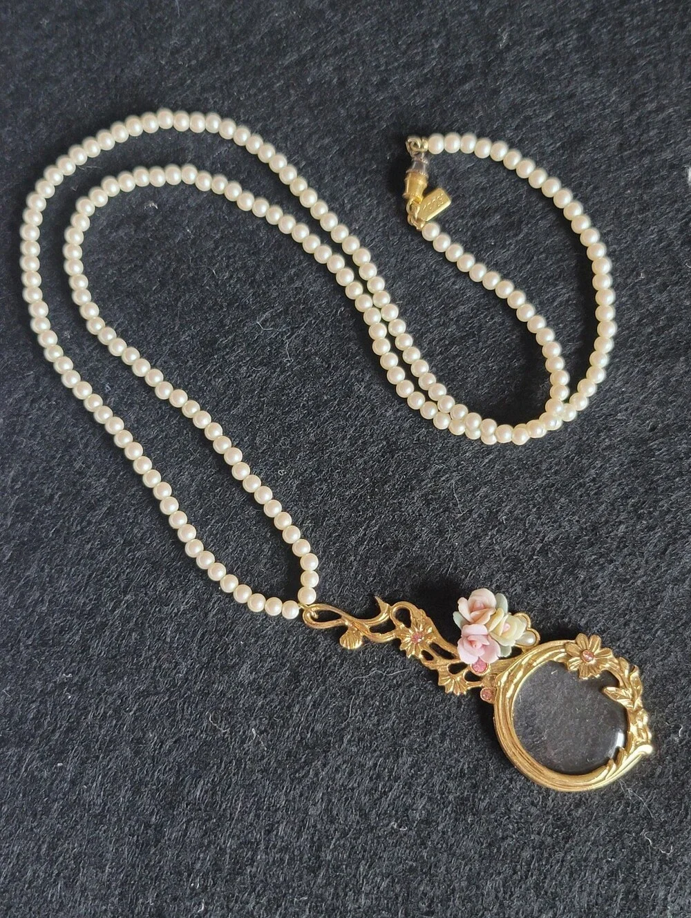 1928 Necklace Faux Pearls, Magnifying Glass Pendant, Porcelain Roses -Estate Vtg